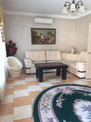 Отель Mini Hotel Business class Кривой Рог Семейный полулюкс-3
